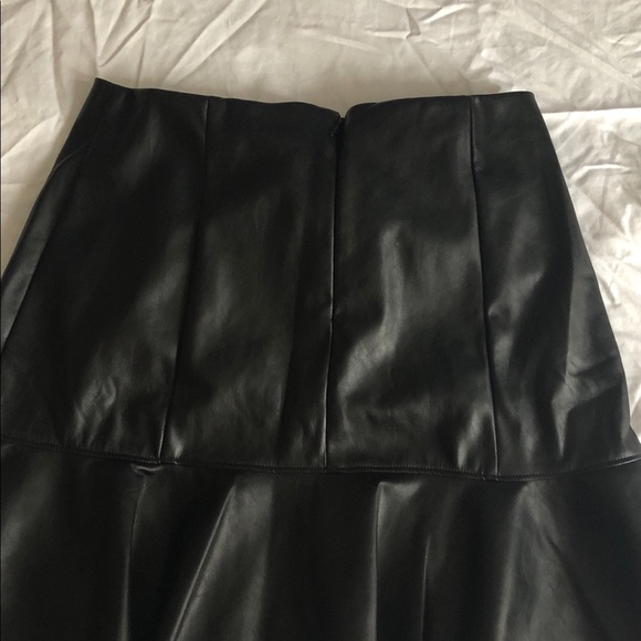 Vegan leather peplum skirt - Picture 2 of 5